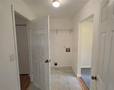 4319 Nw 26th Drive - Photo Thumbnail 11