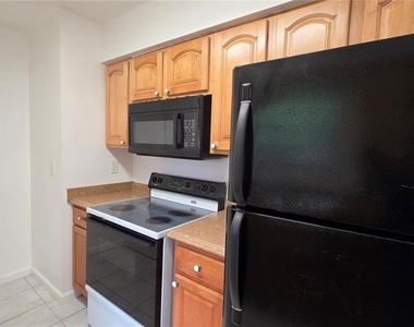 4319 Nw 26th Drive - Photo Thumbnail 4