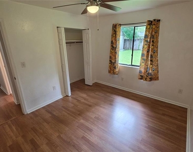 4319 Nw 26th Drive - Photo Thumbnail 9