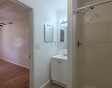 4344 Nw 25th Terrace - Photo Thumbnail 9