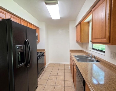 4344 Nw 25th Terrace - Photo Thumbnail 3