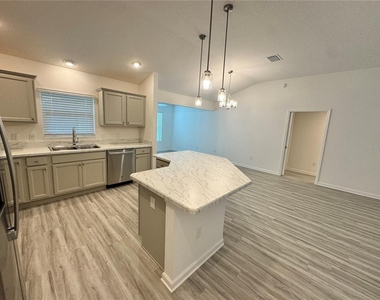 528 Cherry Creek Way - Photo Thumbnail 4