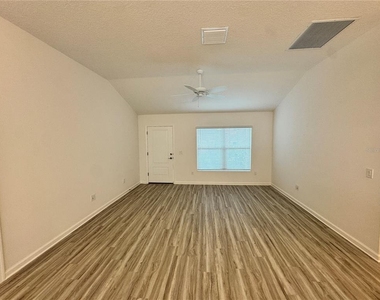 528 Cherry Creek Way - Photo Thumbnail 6