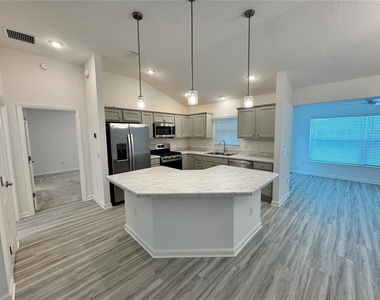 528 Cherry Creek Way - Photo Thumbnail 2
