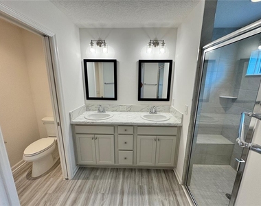 528 Cherry Creek Way - Photo Thumbnail 8