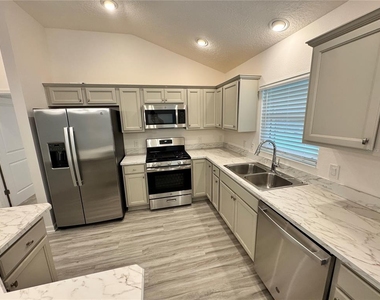 528 Cherry Creek Way - Photo Thumbnail 3