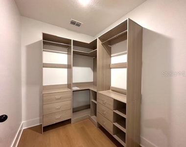 250 E Collins Street - Photo Thumbnail 9