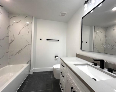 250 E Collins Street - Photo Thumbnail 8