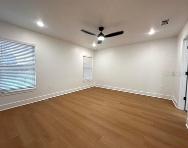 250 E Collins Street - Photo Thumbnail 7