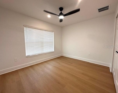 250 E Collins Street - Photo Thumbnail 12
