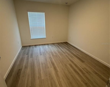 72 Lancelot Drive - Photo Thumbnail 9