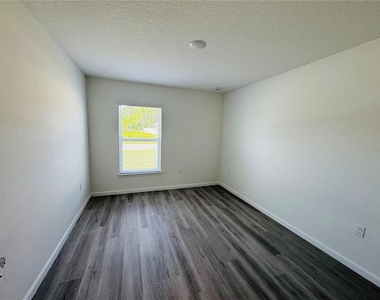 72 Lancelot Drive - Photo Thumbnail 4