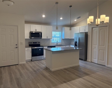 72 Lancelot Drive - Photo Thumbnail 2