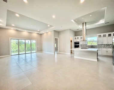 15109 Aquarius Circle - Photo Thumbnail 5