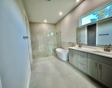 15109 Aquarius Circle - Photo Thumbnail 15