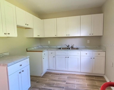 420 Somerset Road - Photo Thumbnail 10
