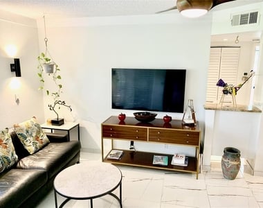 19505 Quesada Avenue - Photo Thumbnail 7