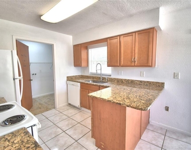 914 Grape Avenue - Photo Thumbnail 10