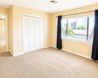 6327 Midnight Pass Rd Road - Photo Thumbnail 9
