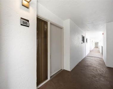 11 Sunset Drive - Photo Thumbnail 2