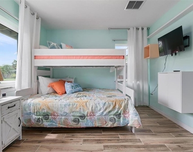 1512 W 42nd Street - Photo Thumbnail 22