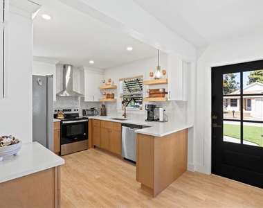 2226 Arlington Street - Photo Thumbnail 10