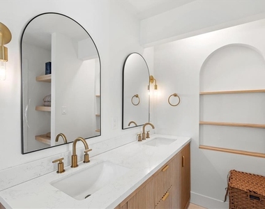 2226 Arlington Street - Photo Thumbnail 25