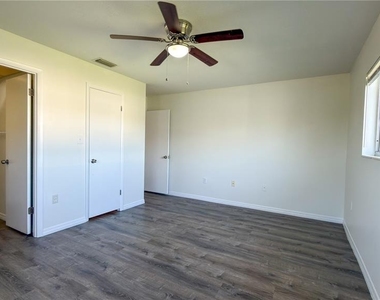 3500 Beneva Road - Photo Thumbnail 7