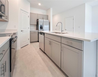 15096 Ginetti Street - Photo Thumbnail 8