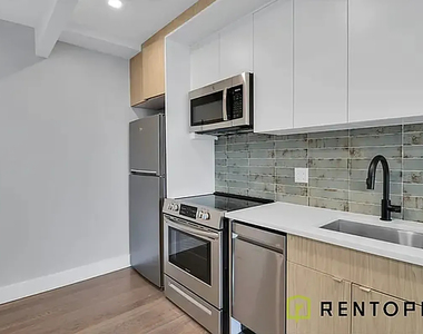 443 Graham Avenue - Photo Thumbnail 4