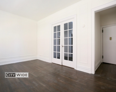 1045 Lexington Avenue - Photo Thumbnail 1