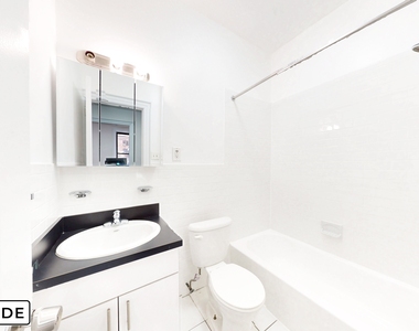 1045 Lexington Avenue - Photo Thumbnail 5