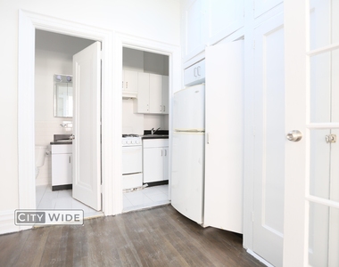 1045 Lexington Avenue - Photo Thumbnail 3