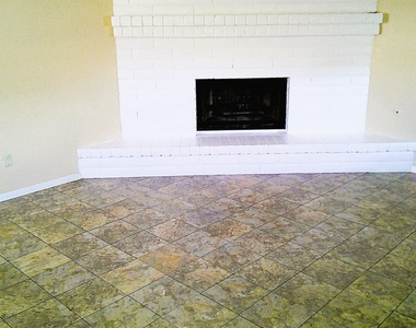 3022 E Glen Drive - Photo Thumbnail 3