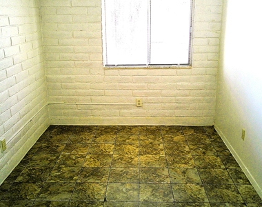 3022 E Glen Drive - Photo Thumbnail 5