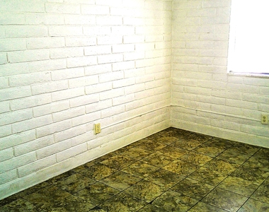 3022 E Glen Drive - Photo Thumbnail 4