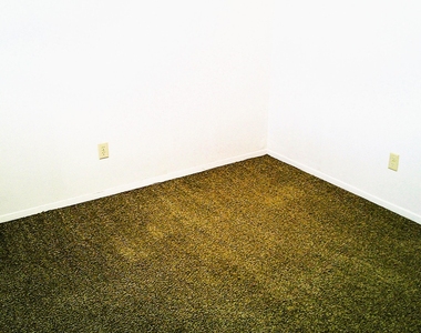 3022 E Glen Drive - Photo Thumbnail 9