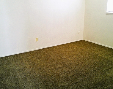 3022 E Glen Drive - Photo Thumbnail 11