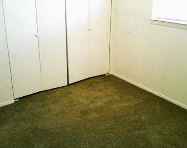 3022 E Glen Drive - Photo Thumbnail 10