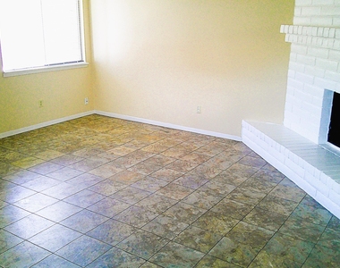3022 E Glen Drive - Photo Thumbnail 1