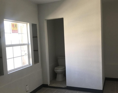 3111 Durazno Avenue - Photo Thumbnail 5