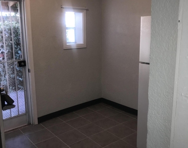 3111 Durazno Avenue - Photo Thumbnail 2