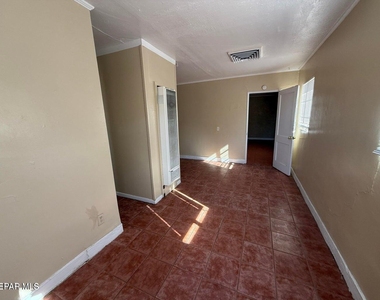 2825 Grant Avenue - Photo Thumbnail 3