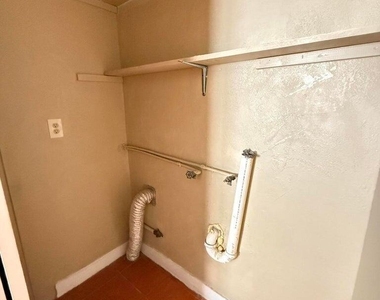 2825 Grant Avenue - Photo Thumbnail 6