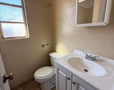2825 Grant Avenue - Photo Thumbnail 5