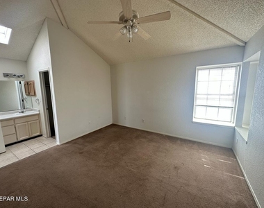 1411 Luz De Camino Way - Photo Thumbnail 8