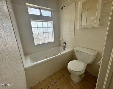 1411 Luz De Camino Way - Photo Thumbnail 10