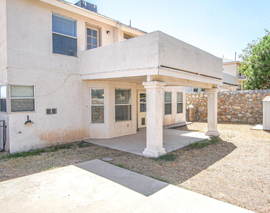 7481 Umbria Drive - Photo Thumbnail 27