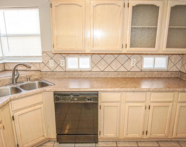 7481 Umbria Drive - Photo Thumbnail 11