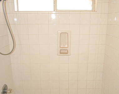 7481 Umbria Drive - Photo Thumbnail 15